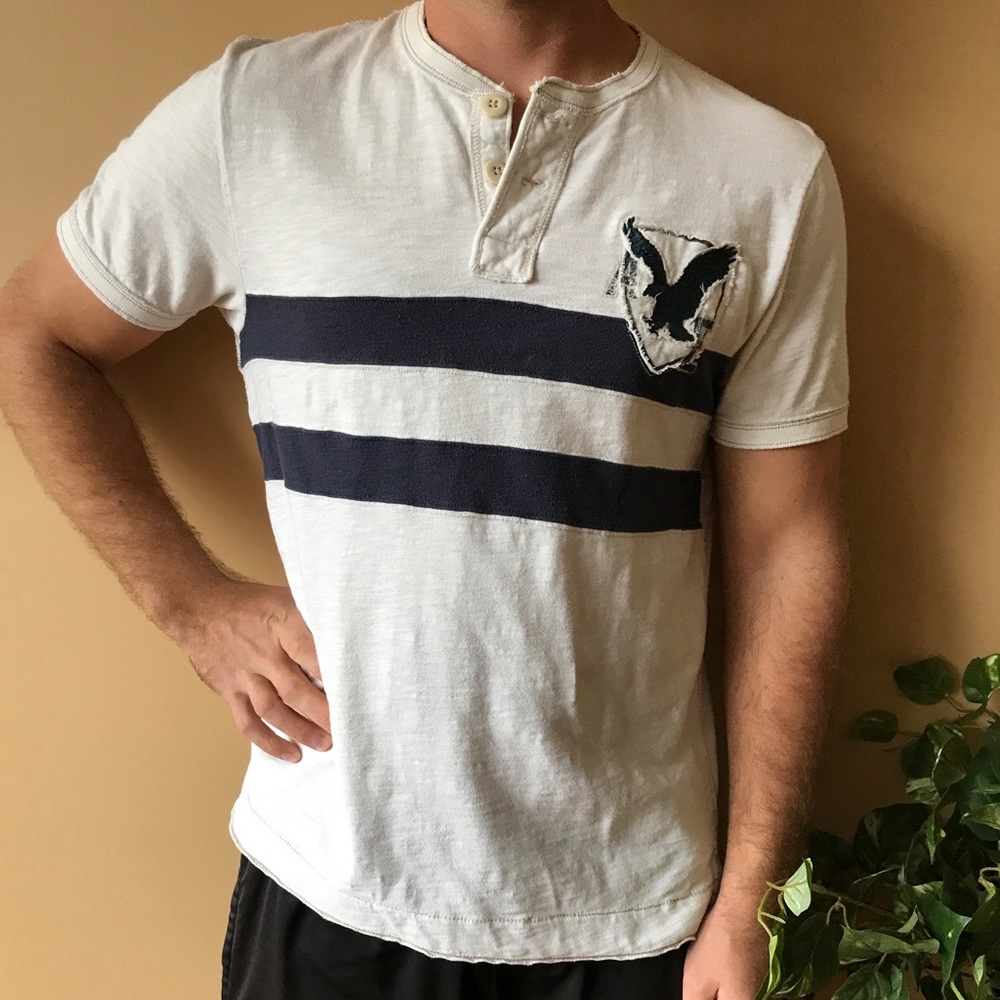 AE shirt with 2 buttons at collar
